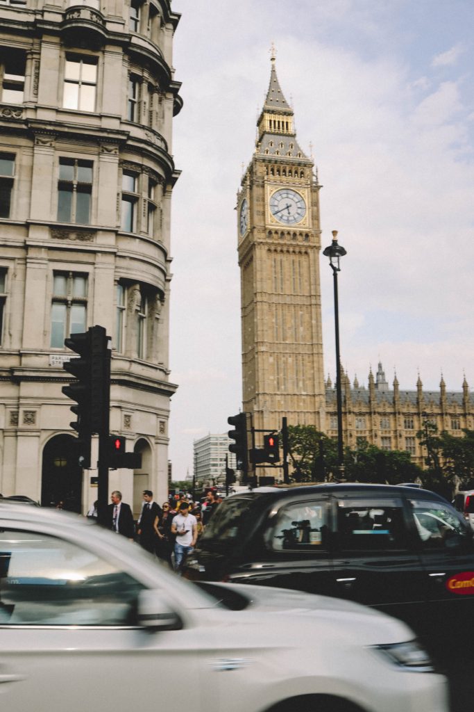 pexels yelena odintsova 12938820 683x1024 - Melhores Cidades Para Visitar na Inglaterra